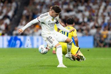Madrid, İspanya - 4 Ekim 2025: Madrid ile Villarreal arasındaki La Liga maçı Madrid 'de oynandı. Maç sırasında Real Madrid oyuncuları. 15 kez Şampiyonlar Ligi şampiyonu. Beyazlar.