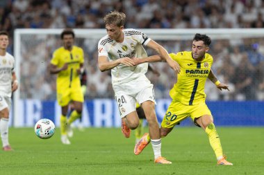 Madrid, İspanya - 4 Ekim 2025: Madrid ile Villarreal arasındaki La Liga maçı Madrid 'de oynandı. Maç sırasında Real Madrid oyuncuları. 15 kez Şampiyonlar Ligi şampiyonu. Beyazlar.