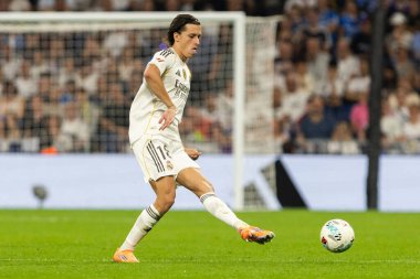 Madrid, İspanya - 4 Ekim 2025: Madrid ile Villarreal arasındaki La Liga maçı Madrid 'de oynandı. Maç sırasında Real Madrid oyuncuları. 15 kez Şampiyonlar Ligi şampiyonu. Beyazlar.