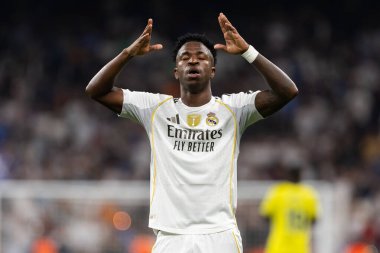Madrid, İspanya - 4 Ekim 2025: Madrid ile Villarreal arasındaki La Liga maçı Madrid 'de oynandı. Maç sırasında Real Madrid oyuncuları. 15 kez Şampiyonlar Ligi şampiyonu. Beyazlar.