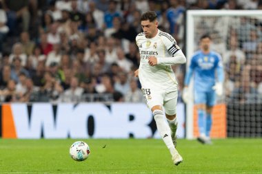 Madrid, İspanya - 4 Ekim 2025: Madrid ile Villarreal arasındaki La Liga maçı Madrid 'de oynandı. Maç sırasında Real Madrid oyuncuları. 15 kez Şampiyonlar Ligi şampiyonu. Beyazlar.