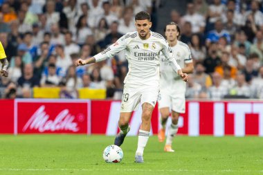 Madrid, İspanya - 4 Ekim 2025: Madrid ile Villarreal arasındaki La Liga maçı Madrid 'de oynandı. Maç sırasında Real Madrid oyuncuları. 15 kez Şampiyonlar Ligi şampiyonu. Beyazlar.
