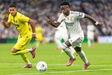 Madrid, İspanya - 4 Ekim 2025: Madrid ile Villarreal arasındaki La Liga maçı Madrid 'de oynandı. Maç sırasında Real Madrid oyuncuları. 15 kez Şampiyonlar Ligi şampiyonu. Beyazlar.