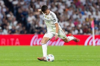 Madrid, İspanya - 4 Ekim 2025: Madrid ile Villarreal arasındaki La Liga maçı Madrid 'de oynandı. Maç sırasında Real Madrid oyuncuları. 15 kez Şampiyonlar Ligi şampiyonu. Beyazlar.