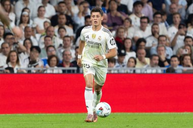 Madrid, İspanya - 4 Ekim 2025: Madrid ile Villarreal arasındaki La Liga maçı Madrid 'de oynandı. Maç sırasında Real Madrid oyuncuları. 15 kez Şampiyonlar Ligi şampiyonu. Beyazlar.