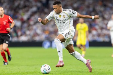Madrid, İspanya - 4 Ekim 2025: Madrid ile Villarreal arasındaki La Liga maçı Madrid 'de oynandı. Maç sırasında Real Madrid oyuncuları. 15 kez Şampiyonlar Ligi şampiyonu. Beyazlar.