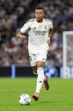 Madrid, İspanya - 4 Ekim 2025: Madrid ile Villarreal arasındaki La Liga maçı Madrid 'de oynandı. Maç sırasında Real Madrid oyuncuları. 15 kez Şampiyonlar Ligi şampiyonu. Beyazlar.