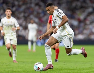 Madrid, İspanya - 4 Ekim 2025: Madrid ile Villarreal arasındaki La Liga maçı Madrid 'de oynandı. Maç sırasında Real Madrid oyuncuları. 15 kez Şampiyonlar Ligi şampiyonu. Beyazlar.