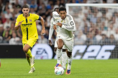 Madrid, İspanya - 4 Ekim 2025: Madrid ile Villarreal arasındaki La Liga maçı Madrid 'de oynandı. Maç sırasında Real Madrid oyuncuları. 15 kez Şampiyonlar Ligi şampiyonu. Beyazlar.
