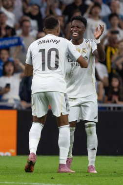 Madrid, İspanya - 4 Ekim 2025: Madrid ile Villarreal arasındaki La Liga maçı Madrid 'de oynandı. Maç sırasında Real Madrid oyuncuları. 15 kez Şampiyonlar Ligi şampiyonu. Beyazlar.