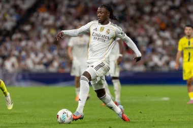 Madrid, İspanya - 4 Ekim 2025: Madrid ile Villarreal arasındaki La Liga maçı Madrid 'de oynandı. Maç sırasında Real Madrid oyuncuları. 15 kez Şampiyonlar Ligi şampiyonu. Beyazlar.