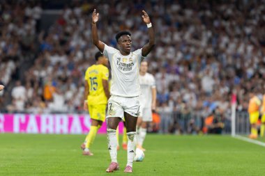 Madrid, İspanya - 4 Ekim 2025: Madrid ile Villarreal arasındaki La Liga maçı Madrid 'de oynandı. Maç sırasında Real Madrid oyuncuları. 15 kez Şampiyonlar Ligi şampiyonu. Beyazlar.
