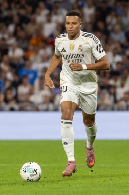Madrid, İspanya - 4 Ekim 2025: Madrid ile Villarreal arasındaki La Liga maçı Madrid 'de oynandı. Maç sırasında Real Madrid oyuncuları. 15 kez Şampiyonlar Ligi şampiyonu. Beyazlar.