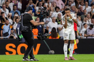 Madrid, İspanya - 4 Ekim 2025: Madrid ile Villarreal arasındaki La Liga maçı Madrid 'de oynandı. Maç sırasında Real Madrid oyuncuları. 15 kez Şampiyonlar Ligi şampiyonu. Beyazlar.