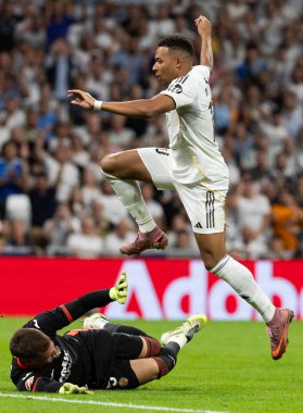 Madrid, İspanya - 4 Ekim 2025: Madrid ile Villarreal arasındaki La Liga maçı Madrid 'de oynandı. Maç sırasında Real Madrid oyuncuları. 15 kez Şampiyonlar Ligi şampiyonu. Beyazlar.
