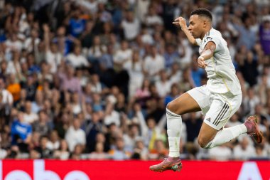 Madrid, İspanya - 4 Ekim 2025: Madrid ile Villarreal arasındaki La Liga maçı Madrid 'de oynandı. Maç sırasında Real Madrid oyuncuları. 15 kez Şampiyonlar Ligi şampiyonu. Beyazlar.