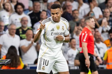 Madrid, İspanya - 4 Ekim 2025: Madrid ile Villarreal arasındaki La Liga maçı Madrid 'de oynandı. Maç sırasında Real Madrid oyuncuları. 15 kez Şampiyonlar Ligi şampiyonu. Beyazlar.