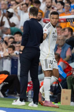 Madrid, İspanya - 4 Ekim 2025: Madrid ile Villarreal arasındaki La Liga maçı Madrid 'de oynandı. Maç sırasında Real Madrid oyuncuları. 15 kez Şampiyonlar Ligi şampiyonu. Beyazlar.