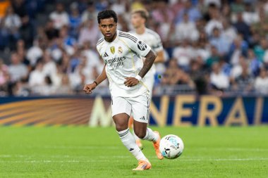 Madrid, İspanya - 4 Ekim 2025: Madrid ile Villarreal arasındaki La Liga maçı Madrid 'de oynandı. Maç sırasında Real Madrid oyuncuları. 15 kez Şampiyonlar Ligi şampiyonu. Beyazlar.