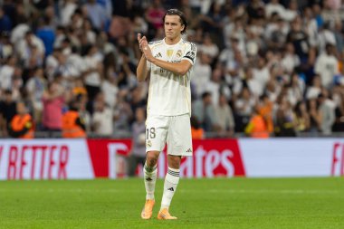 Madrid, İspanya - 4 Ekim 2025: Madrid ile Villarreal arasındaki La Liga maçı Madrid 'de oynandı. Maç sırasında Real Madrid oyuncuları. 15 kez Şampiyonlar Ligi şampiyonu. Beyazlar.
