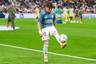 Madrid, İspanya - 4 Ekim 2025: Madrid ile Villarreal arasındaki La Liga maçı Madrid 'de oynandı. Maç sırasında Real Madrid oyuncuları. 15 kez Şampiyonlar Ligi şampiyonu. Beyazlar.