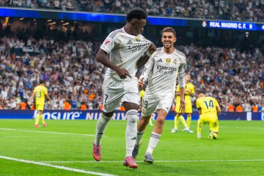 Madrid, İspanya - 4 Ekim 2025: Madrid ile Villarreal arasındaki La Liga maçı Madrid 'de oynandı. Maç sırasında Real Madrid oyuncuları. 15 kez Şampiyonlar Ligi şampiyonu. Beyazlar.