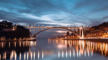 Ponte da Arrabida, Porto Portekiz 'deki Douro Köprüsü..