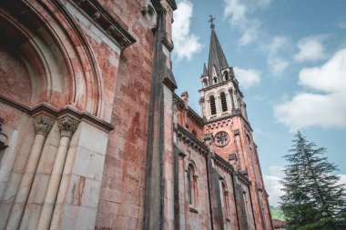 Santa Maria la Real de Covadonga Bazilikası, Asturias, İspanya.