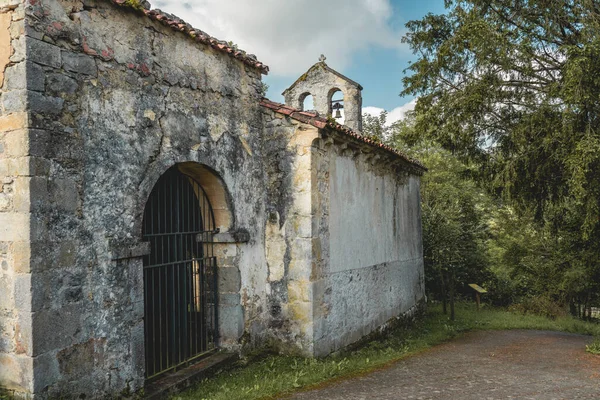 Spanya Asturias Terk Edilmiş Eski Bir Kilise Harabesi — Stok fotoğraf
