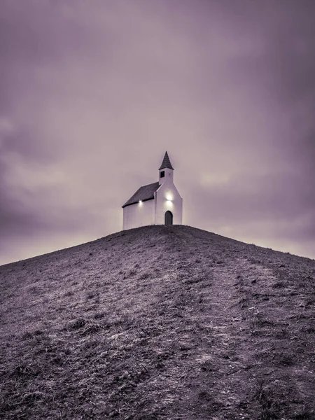Tepedeki küçük beyaz kilise, De Terp Leidsenveen Lahey Hollanda