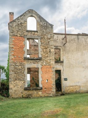 Fransa 'nın Oradour-sur-Glane kentinin eski rünleri.
