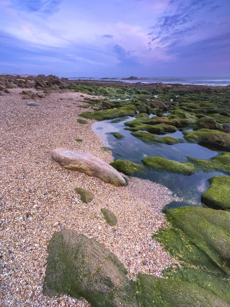 葡萄牙波尔图加亚岩石海滩落日 — 图库照片