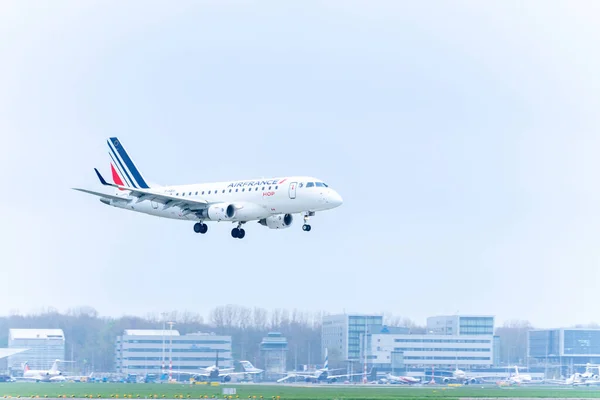 15 Nisan 2023 'te Schiphol Havaalanı Amsterdam' a inen Airfrance uçağı..