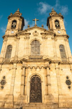 Sameiro leydimizin mabedi, tepenin üstünde güzel bir kilise. Braga Portekiz. 7 Temmuz 2023.