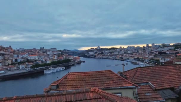 Время Первой Половине Дня Порту Португалия Обзор Реки Доуро Горизонт — стоковое видео