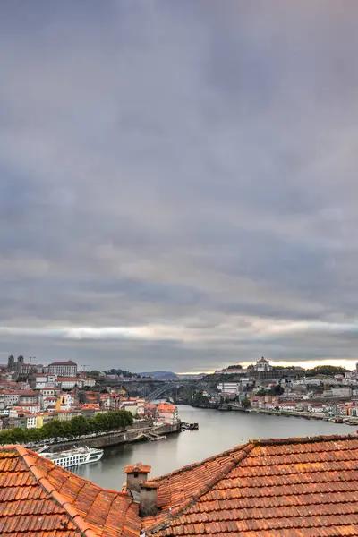 Porto Portekiz Deki Douro Nehri Üzerinde Bulutlu Bir Sabah — Stok fotoğraf