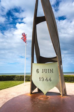 Sword Beach, Normandiya, Fransa 'daki savaş anıtı. 15 Ağustos 2023.