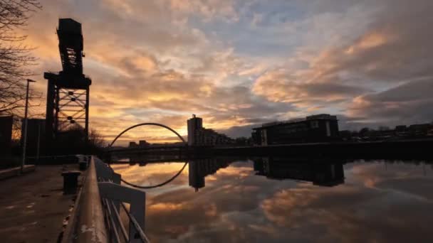 Timelapse Del Puente Clyde Arc Glasgow Escocia — Vídeos de Stock