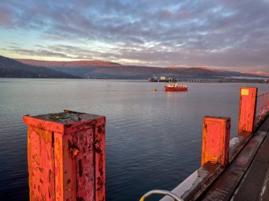 Fort William, İskoçya 'daki limanda akşam yemeği. Januari 7 2024.