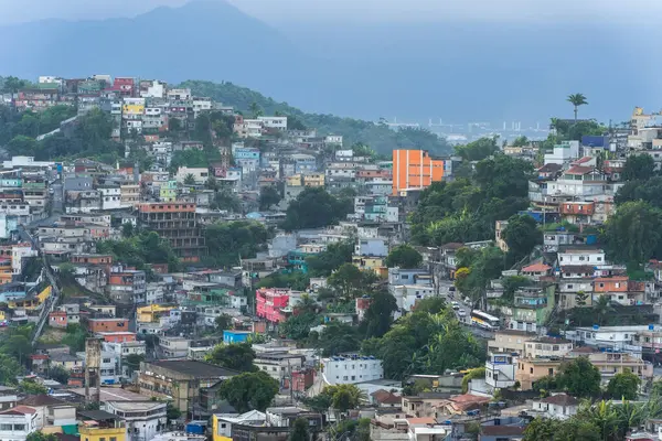 Favela, Santos dağlarında, SP Brazil. 3 Nisan 2024.