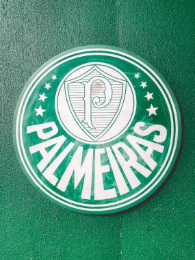 Futbol stadyumunun duvarında Palmeiras logosu var. Paulo, Brezilya. 26 Nisan 2024.