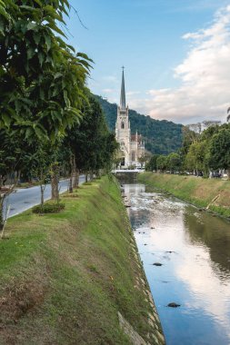 Av. So Pedro de Alcntara Katedrali ile Koeler Caddesi. Petropolis RJ Brezilya. 28 Mayıs 2024.