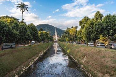 Av. So Pedro de Alcntara Katedrali ile Koeler Caddesi. Petropolis RJ Brezilya. 28 Mayıs 2024.