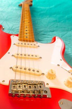 Fiesta Red Squire Stratocaster gitarı. Paulo, Brezilya, 27 Temmuz 2024.