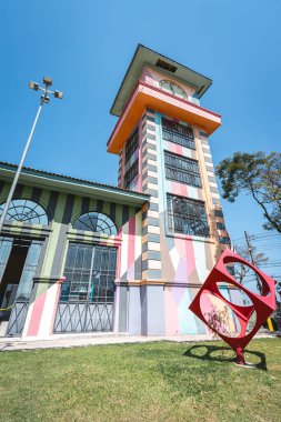 Ribeiro Pires, SP Brezilya. 30 Ağustos 2024. Tarihi Müze, Brezilya 'daki Ribeiro İskelesi' nde renkli bir bina.