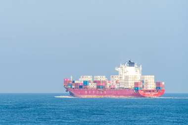 25 Ekim 2024. Maasvlakte Rotterdam, Hollanda. Rotterdam limanlarına giden kargo gemisi..