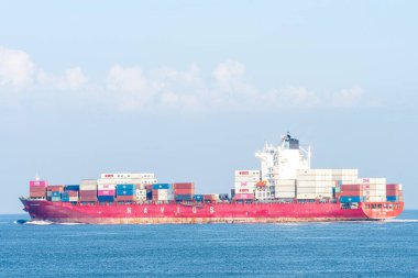 25 Ekim 2024. Maasvlakte Rotterdam, Hollanda. Rotterdam limanlarına giden kargo gemisi..