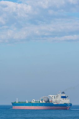 25 Ekim 2024. Maasvlakte Rotterdam, Hollanda. Kargo gemisi Rotterdam Limanı 'ndan ayrılıyor..