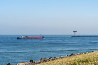 25 Ekim 2024. Maasvlakte Rotterdam, Hollanda. Rotterdam Limanı 'na gelen kargo gemileri..
