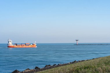25 Ekim 2024. Maasvlakte Rotterdam, Hollanda. Rotterdam Limanı 'na gelen kargo gemileri..